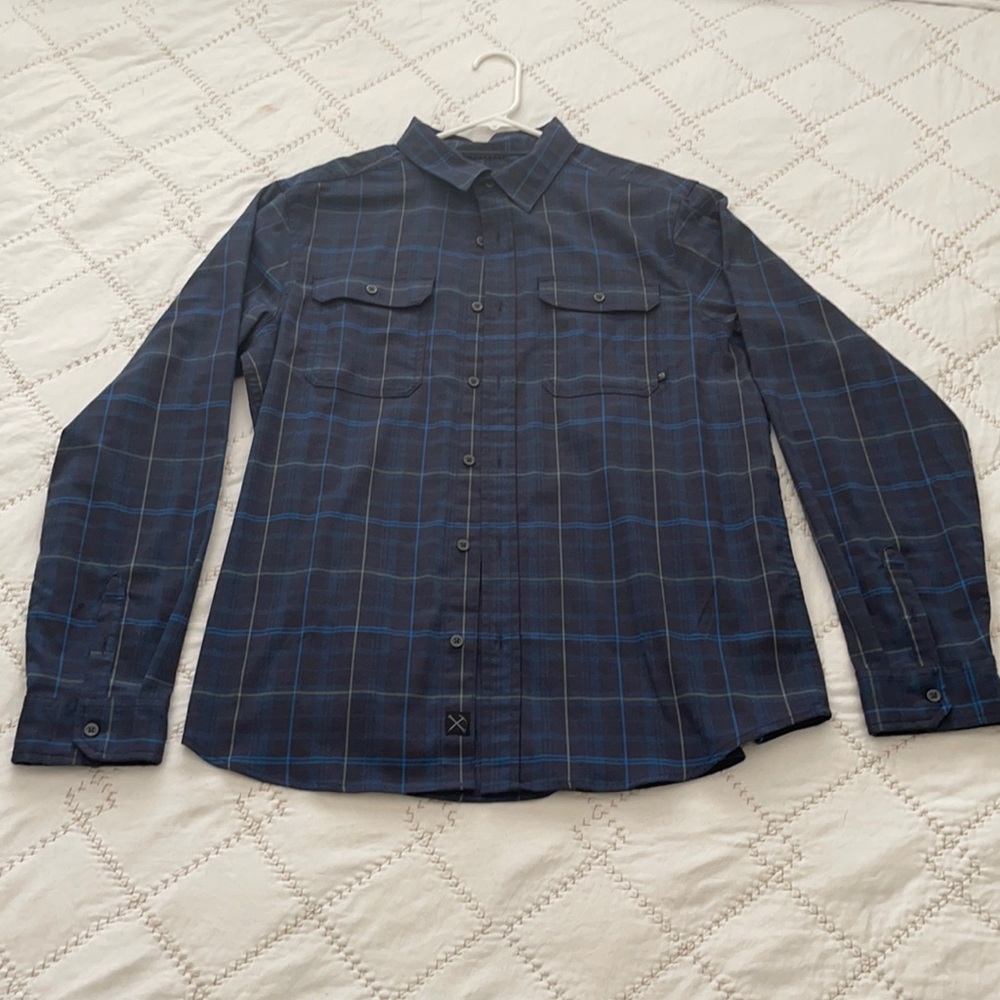 Large Mountain Hardwear long sleeve button up